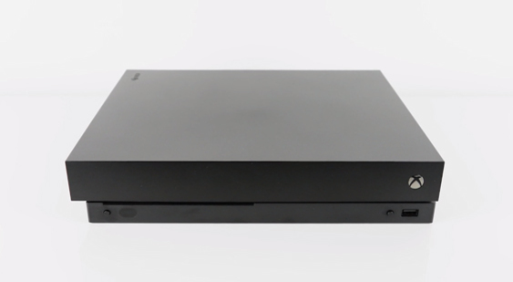 Распаковка обычной версии Xbox One X, сравнение размера